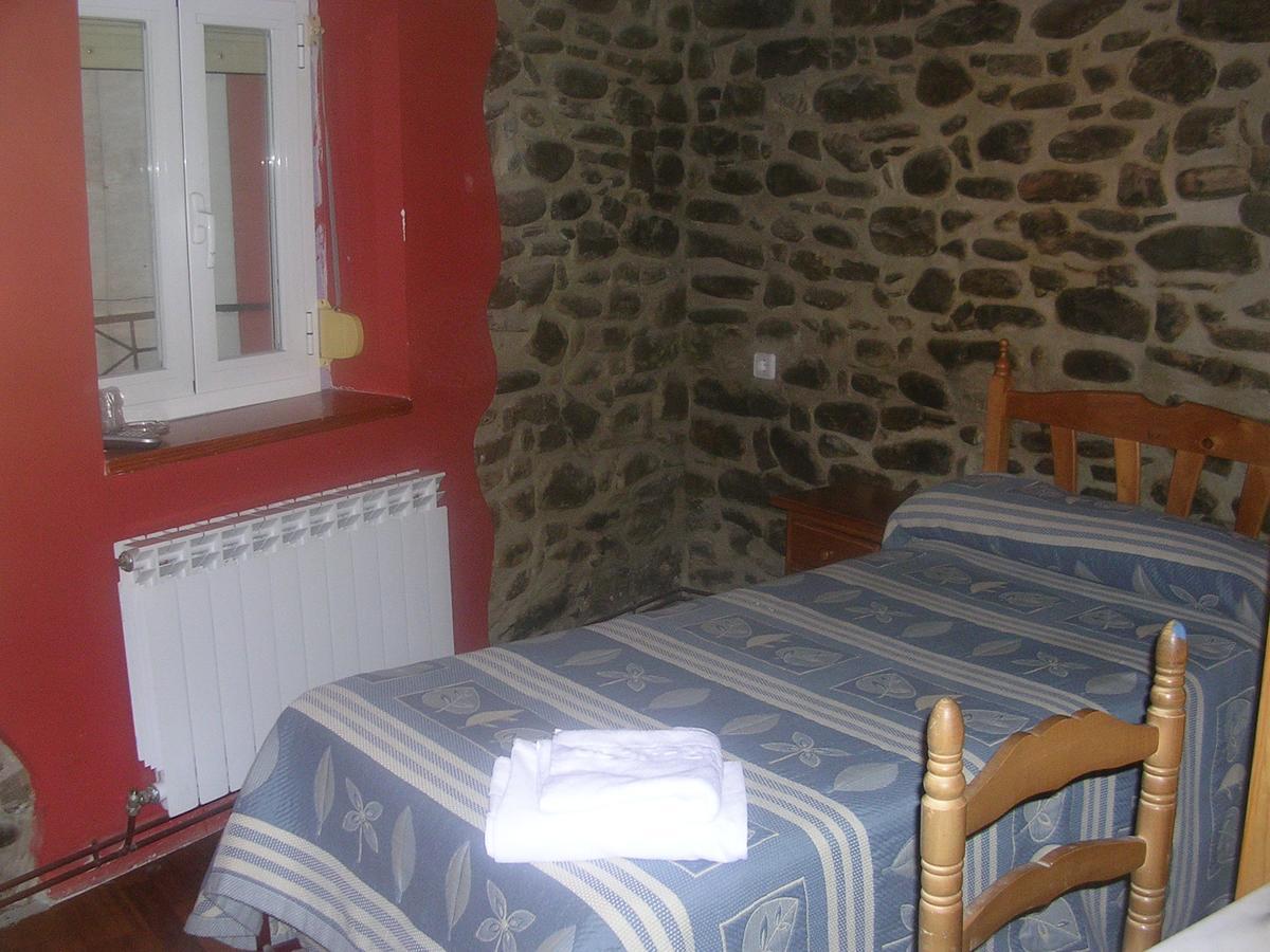 Apartamentos Turisticos Sol Y Nieve Jaca Exterior photo